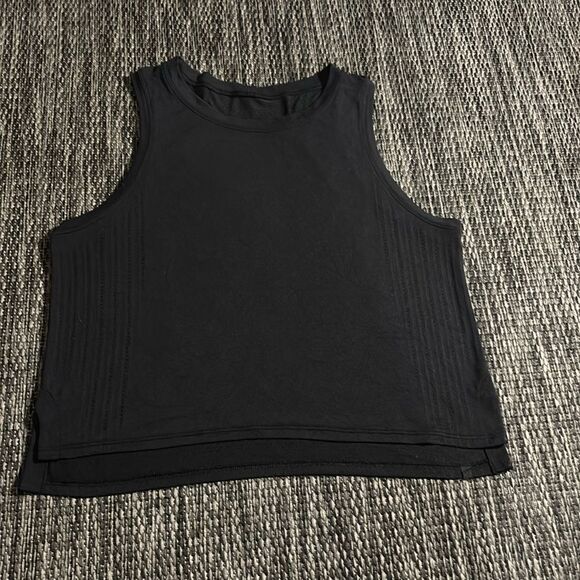 Lululemon cropped tank - Picture 1 of 6